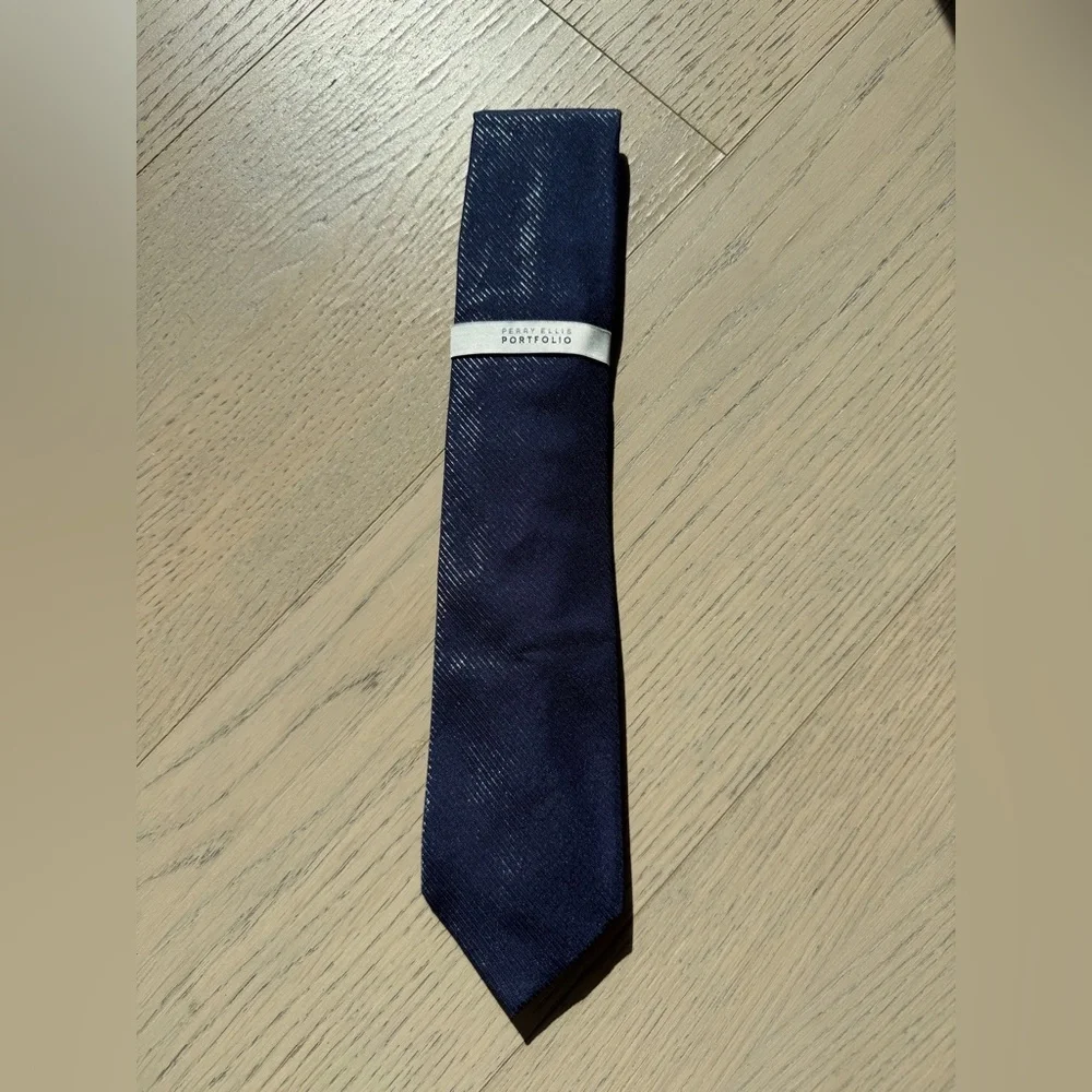NWT Navy Blue Shroyer Solid Tie by Perry Ellis Portfolio